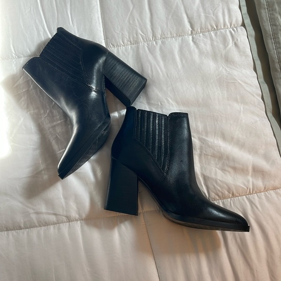 LIKE NEW Marc Fisher Boots - Picture 2 of 7